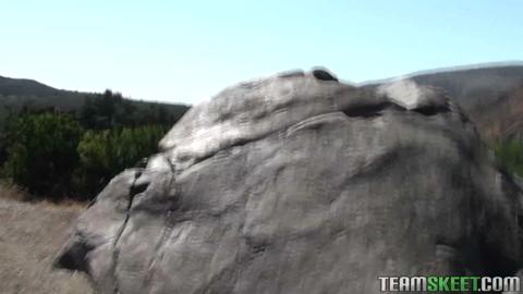 1081